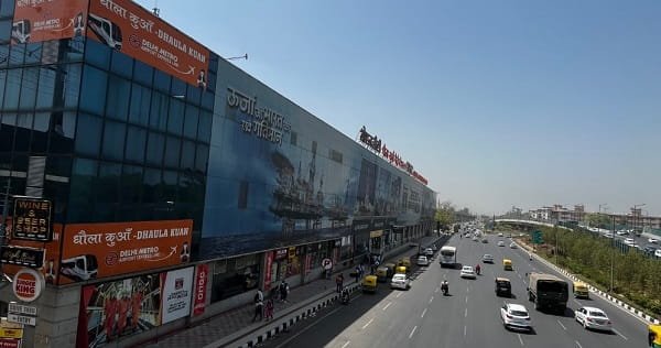 Dhaula Kuan Metro Station